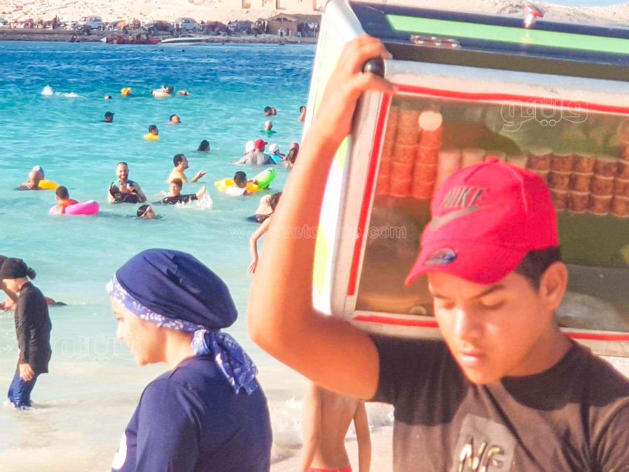إقبال كبير على شاطئ مطروح العام-11