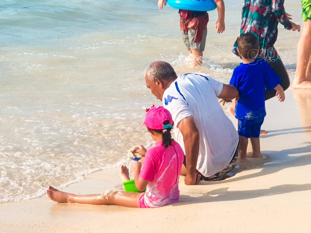 إقبال كبير على شاطئ مطروح العام-17