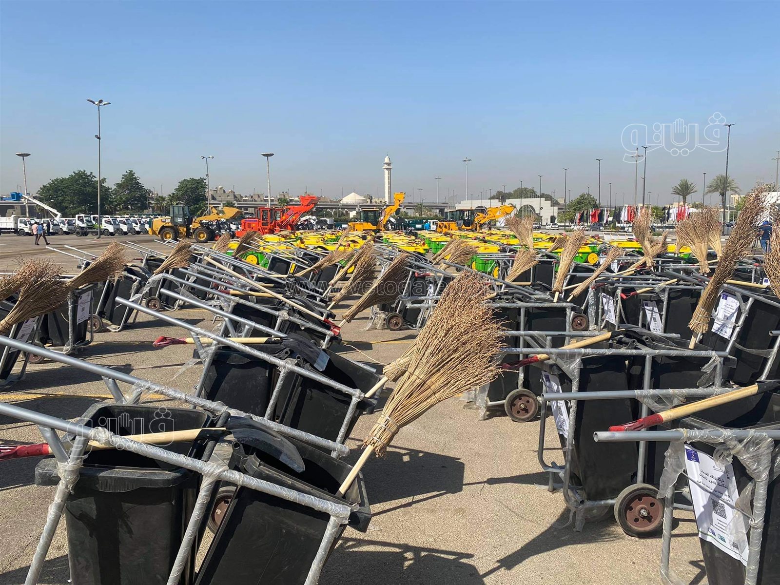 محافظة القاهرة تستعرض معدات النظافة الجديدة بالاستاد  (23)