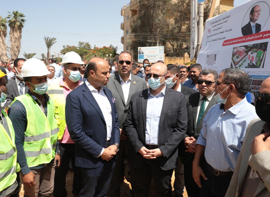 محافظ بني سويف يتفقد مشروعات حياة كريمة (9)