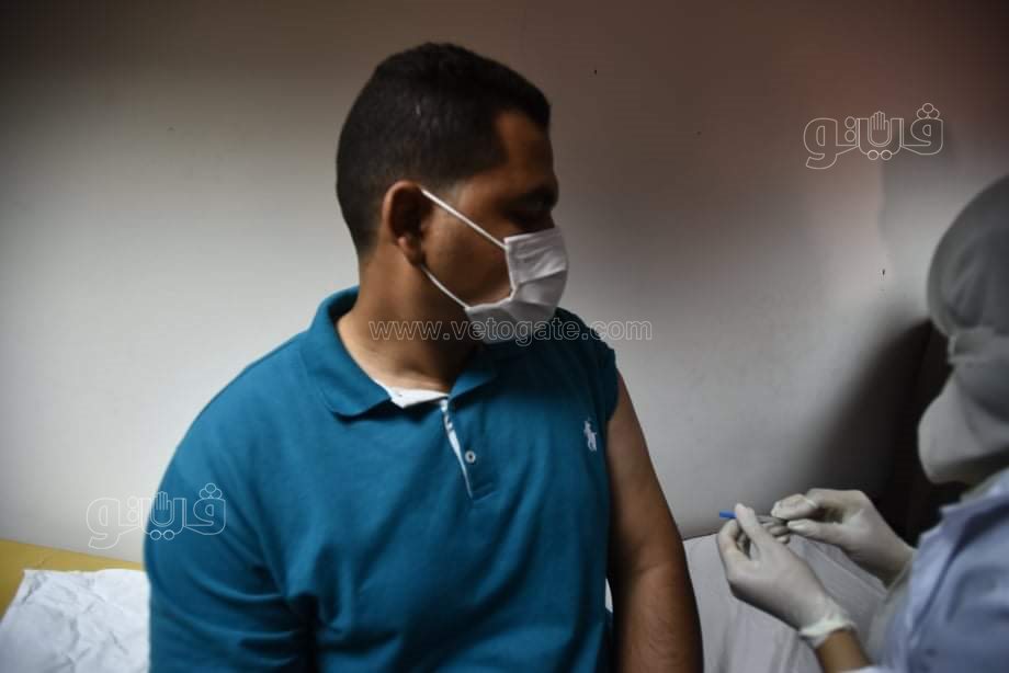 وزيرا التعليم العالي والصحة ورئيس جامعة القاهرة يتفقدون عمليات تطعيم الطلاب ضد كورونا (11)