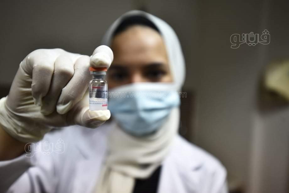 وزيرا التعليم العالي والصحة ورئيس جامعة القاهرة يتفقدون عمليات تطعيم الطلاب ضد كورونا (6)