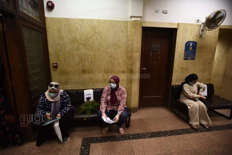 وزيرا التعليم العالي والصحة ورئيس جامعة القاهرة يتفقدون عمليات تطعيم الطلاب ضد كورونا (8)