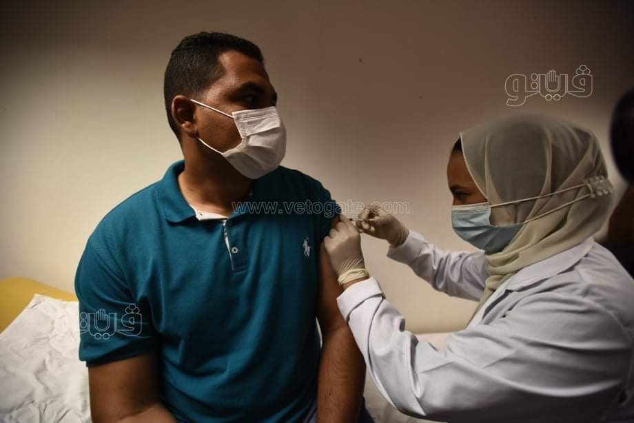 تطعيم طلاب جامعة القاهرة ضد فيروس كورونا (16)