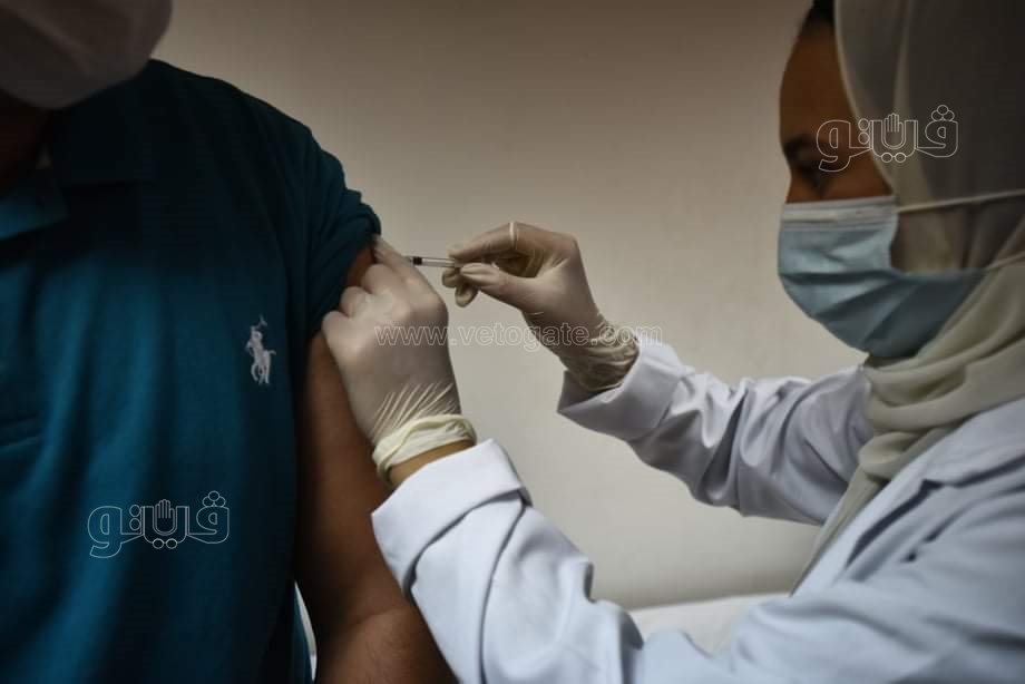 تطعيم طلاب جامعة القاهرة ضد فيروس كورونا (18)