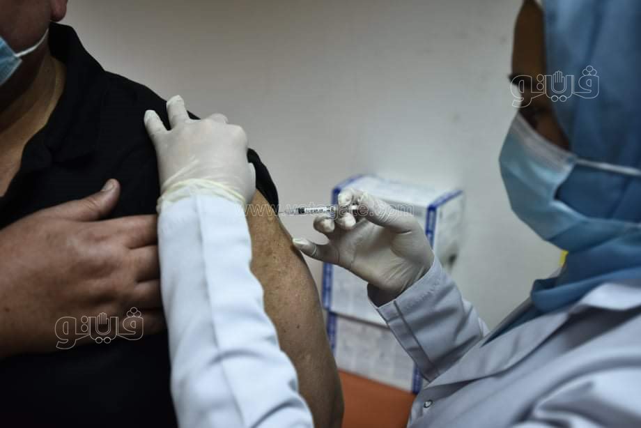تطعيم طلاب جامعة القاهرة ضد فيروس كورونا (19)