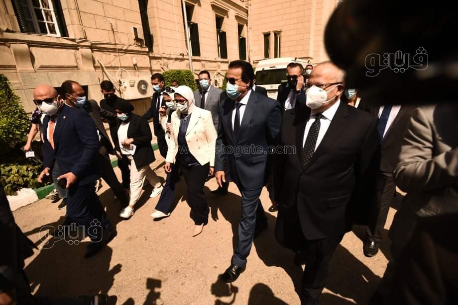 تطعيم طلاب جامعة القاهرة ضد فيروس كورونا (24)