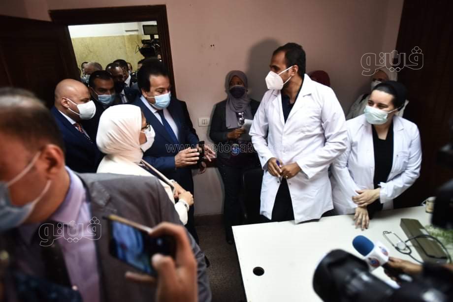 تطعيم طلاب جامعة القاهرة ضد فيروس كورونا (1)