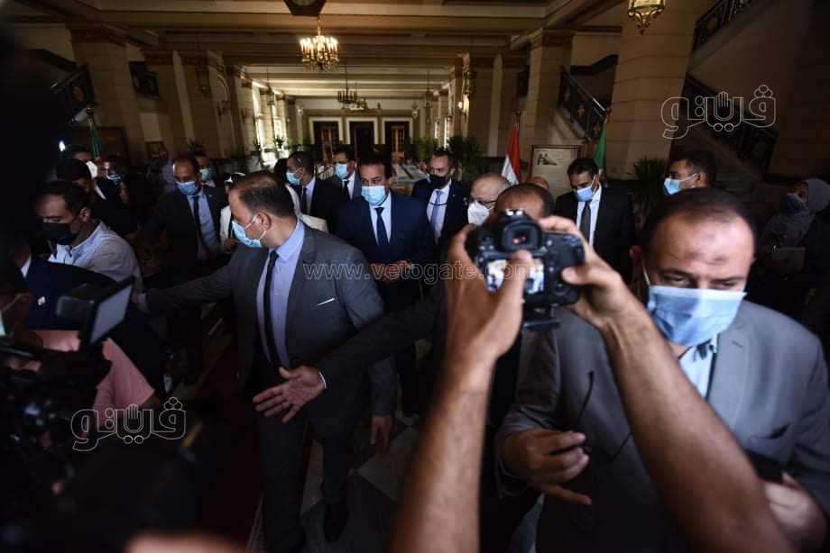 تطعيم طلاب جامعة القاهرة ضد فيروس كورونا (3)