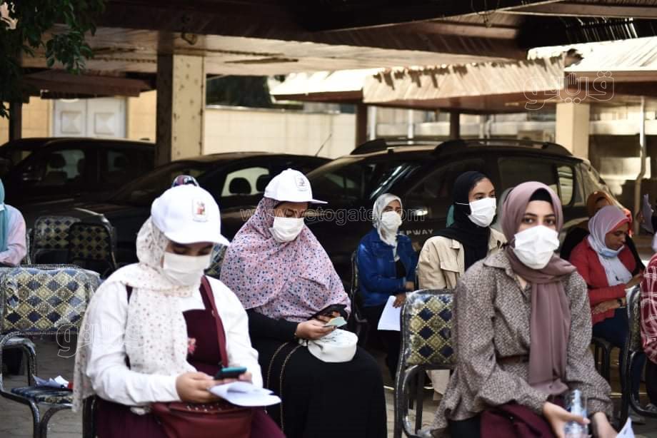 تطعيم طلاب جامعة القاهرة ضد فيروس كورونا (13)