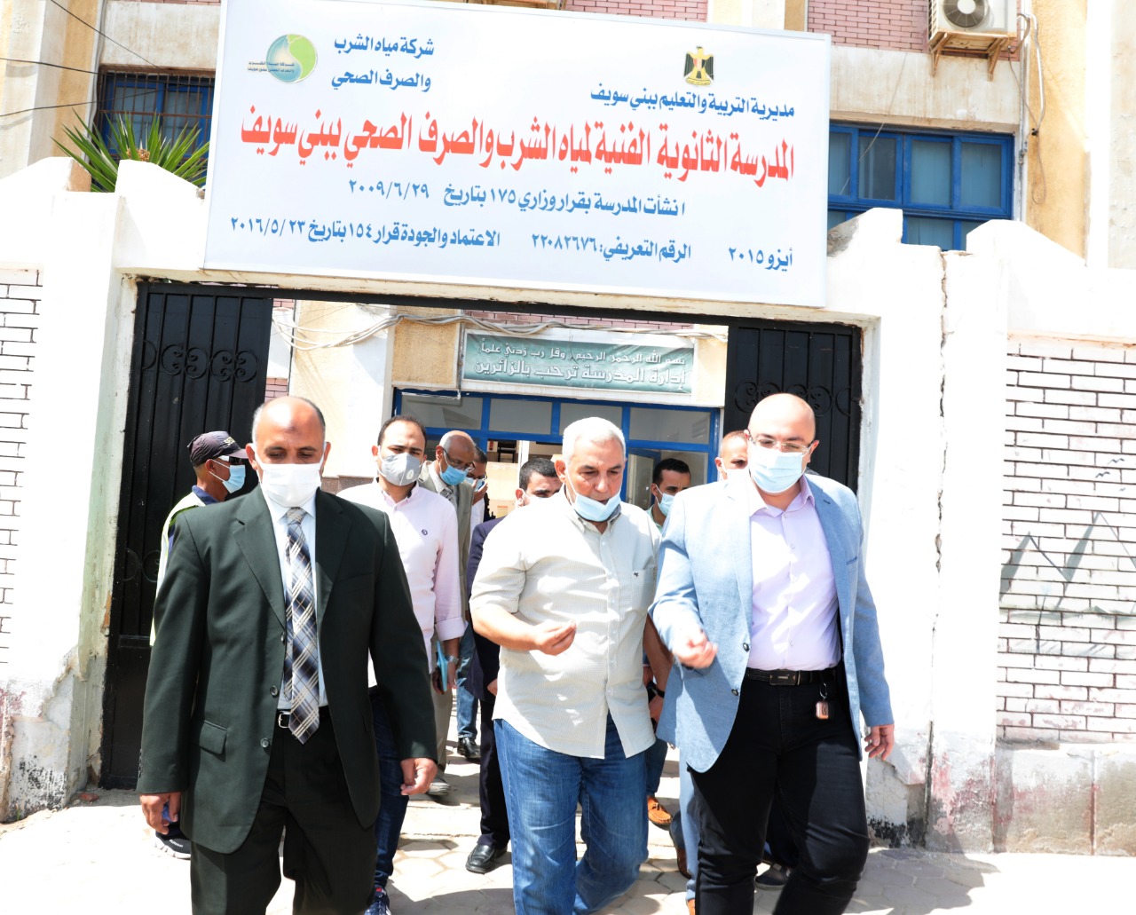 محافظ بني سويف يتفقد إختبارات المتقدمين لمدرسة المياه (1)