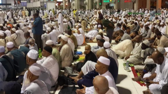 حكم الدعاء بين الخطبتين يوم الجمعة، فيتو