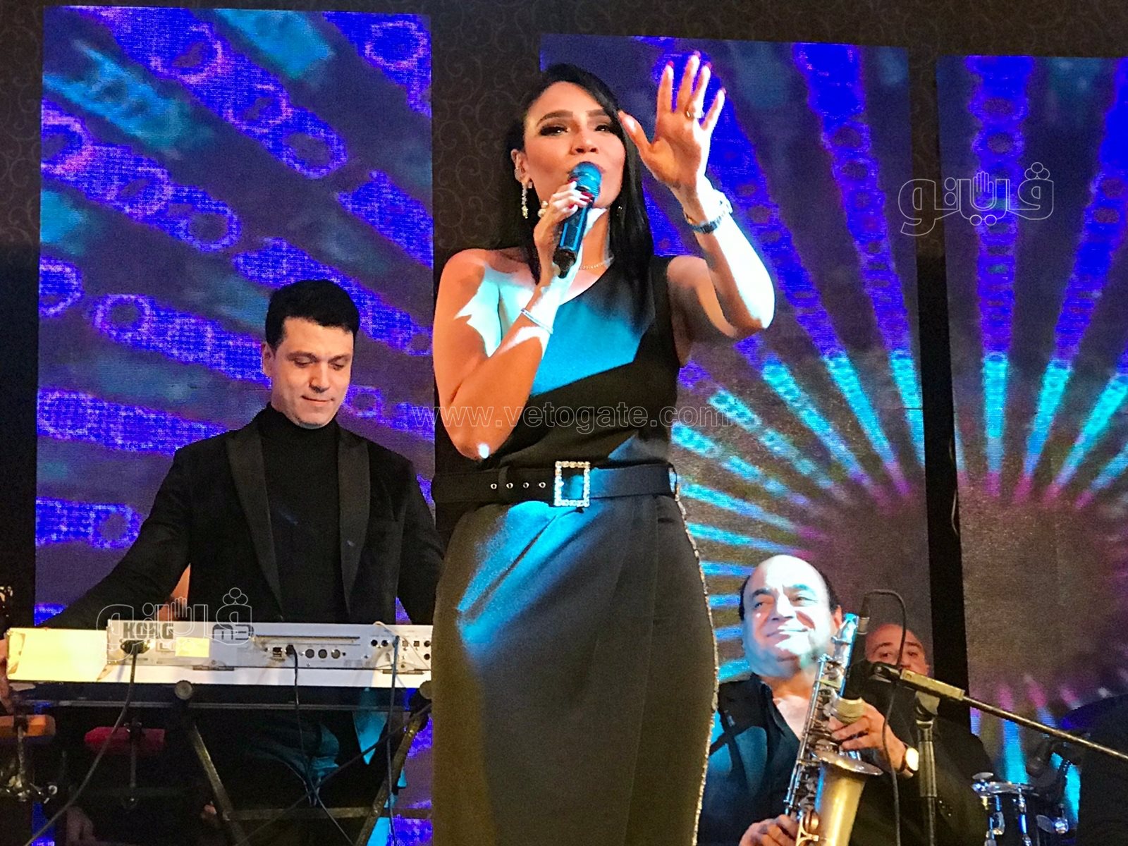 المطربة أمينة (2)