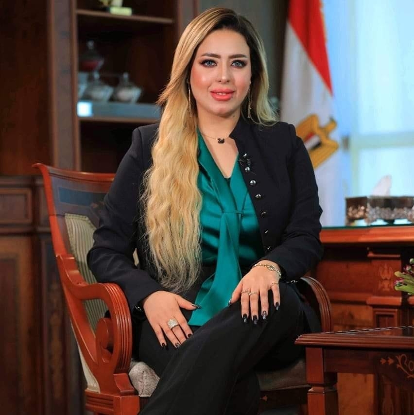 منى العمدة مذيعة النهار، فيتو