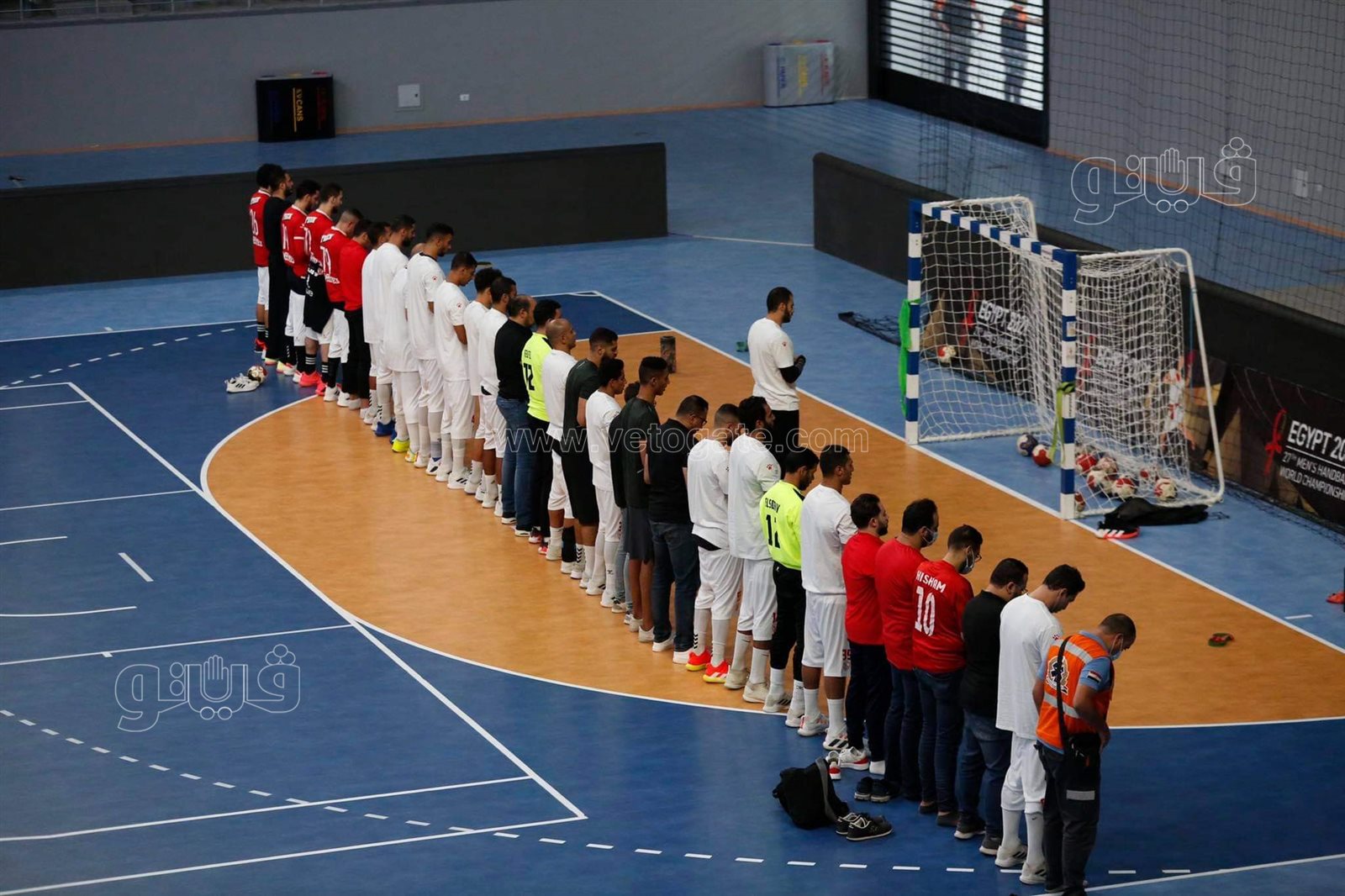 لاعبوا الأهلى والزمالك يؤدون صلاة المغرب قبل مباراة كأس السوبر