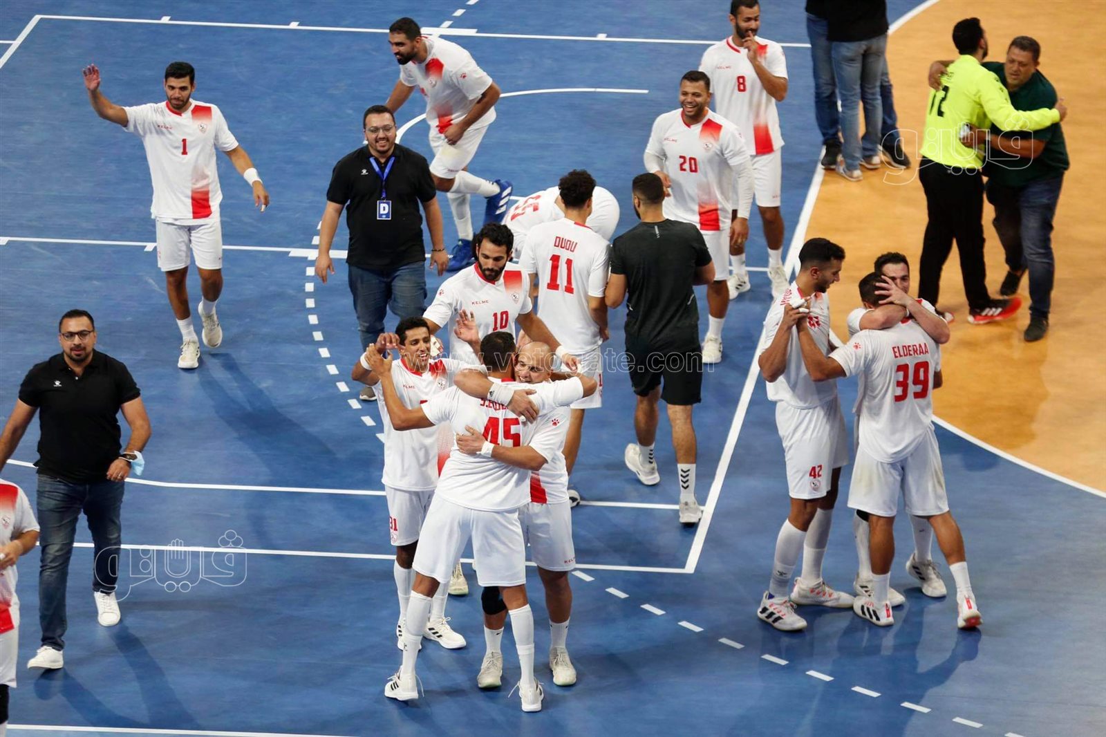 احتفال فريق الزمالك لكرة اليد بكأس السوبر الأفريقي