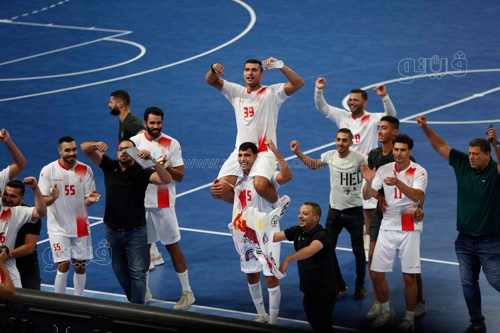 احتفال فريق الزمالك لكرة اليد بكأس السوبر الأفريقي