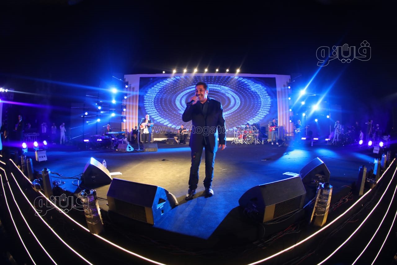  راغب علامة والشاب خالد يتألقان بحفل ضخم في القاهرة الجديدة بحضور نجوم الفن والمشاهير (17)