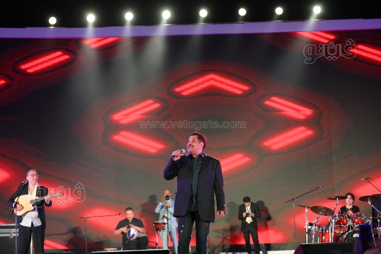  راغب علامة والشاب خالد يتألقان بحفل ضخم في القاهرة الجديدة بحضور نجوم الفن والمشاهير (18)