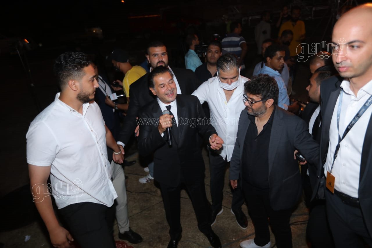  راغب علامة والشاب خالد يتألقان بحفل ضخم في القاهرة الجديدة بحضور نجوم الفن والمشاهير (34)