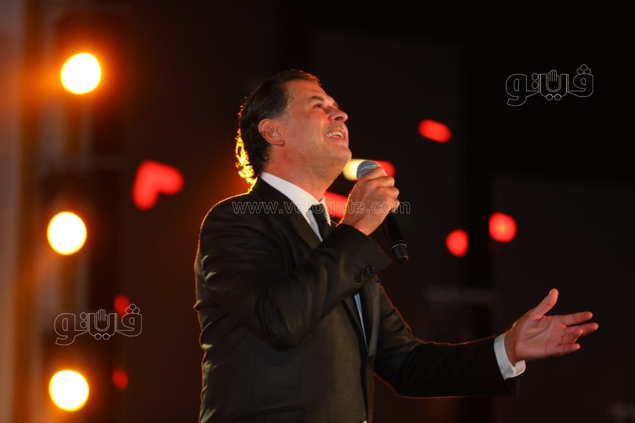  راغب علامة والشاب خالد يتألقان بحفل ضخم في القاهرة الجديدة بحضور نجوم الفن والمشاهير (39)