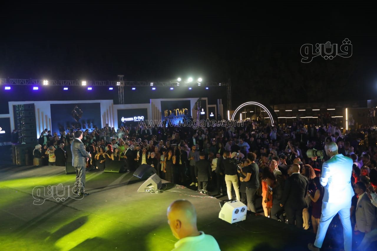  راغب علامة والشاب خالد يتألقان بحفل ضخم في القاهرة الجديدة بحضور نجوم الفن والمشاهير (75)