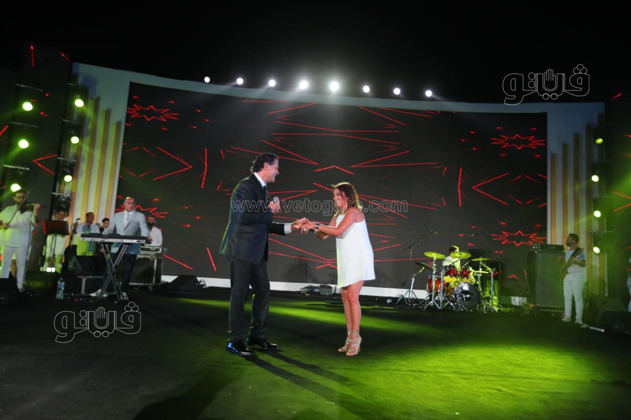  راغب علامة والشاب خالد يتألقان بحفل ضخم في القاهرة الجديدة بحضور نجوم الفن والمشاهير (77)