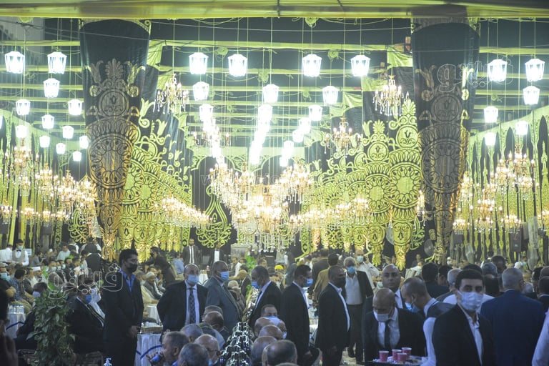 وزير القوى العاملة ومحافظ القليوبية يشاركان في عزاء محمود العربي (8)