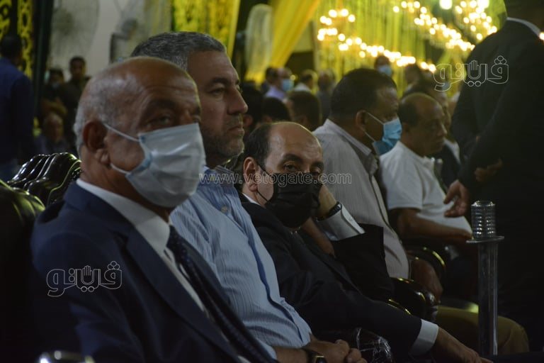 وزير القوى العاملة ومحافظ القليوبية يشاركان في عزاء محمود العربي (12)
