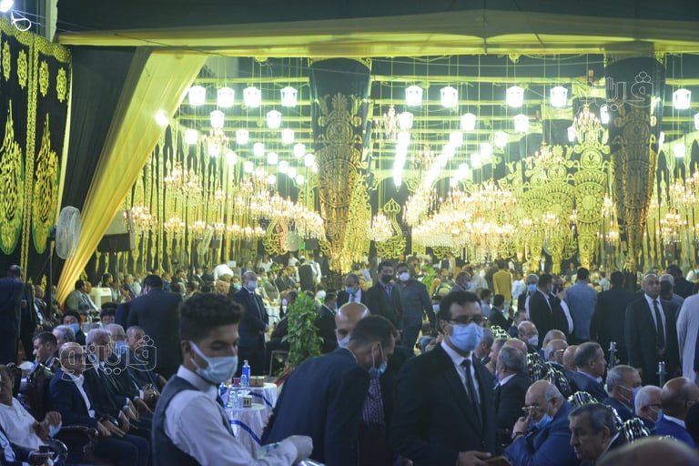 وزير القوى العاملة ومحافظ القليوبية يشاركان في عزاء محمود العربي (17)