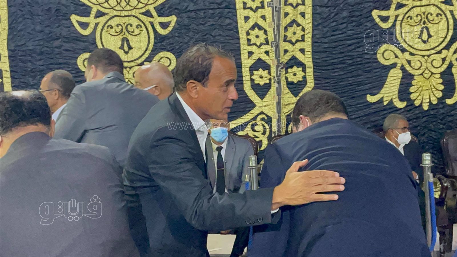 أحمد عمر هاشم ومعيط وراشد يشاركون في عزاء محمود العربي (1)