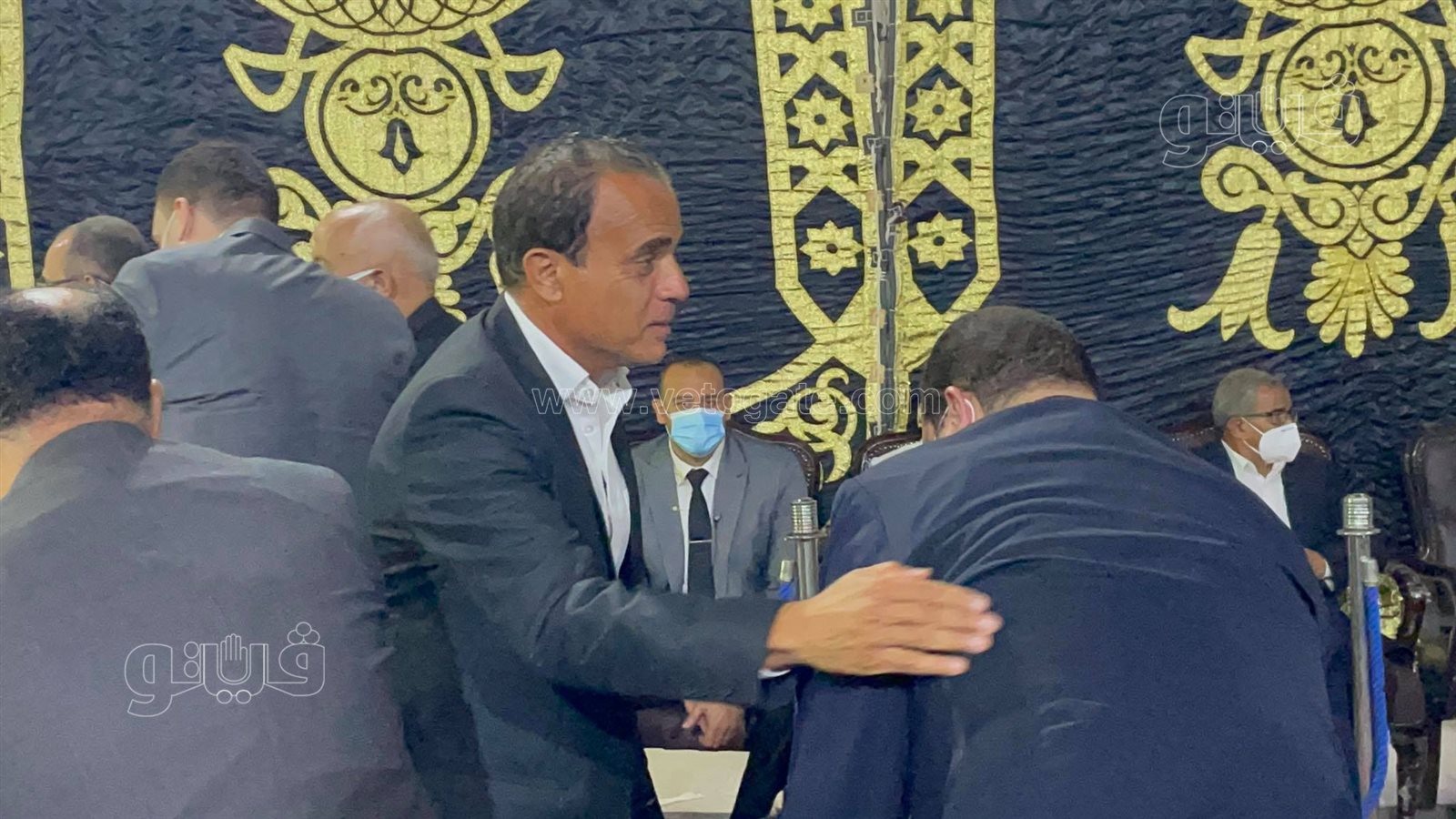 أحمد عمر هاشم ومعيط وراشد يشاركون في عزاء محمود العربي (2)