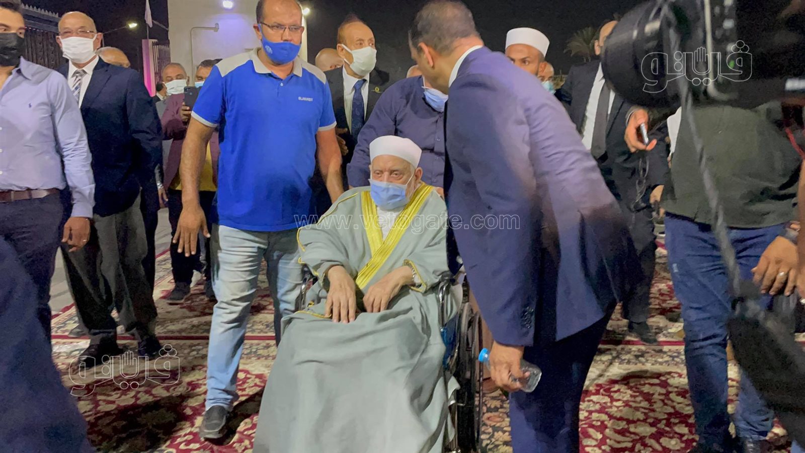 أحمد عمر هاشم ومعيط وراشد يشاركون في عزاء محمود العربي (4)