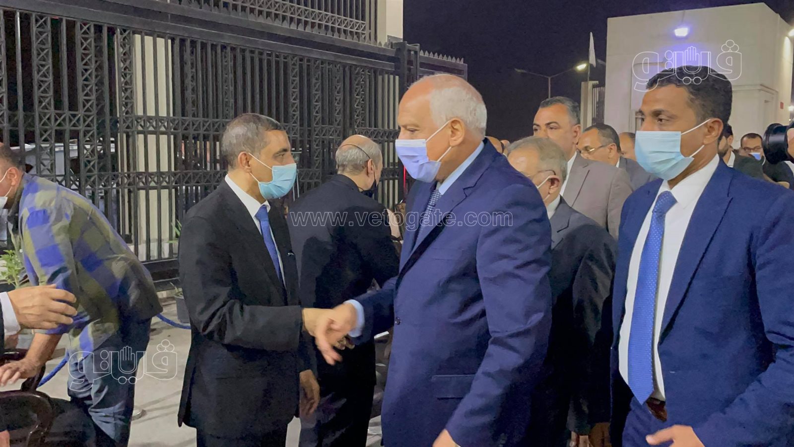 أحمد عمر هاشم ومعيط وراشد يشاركون في عزاء محمود العربي (5)