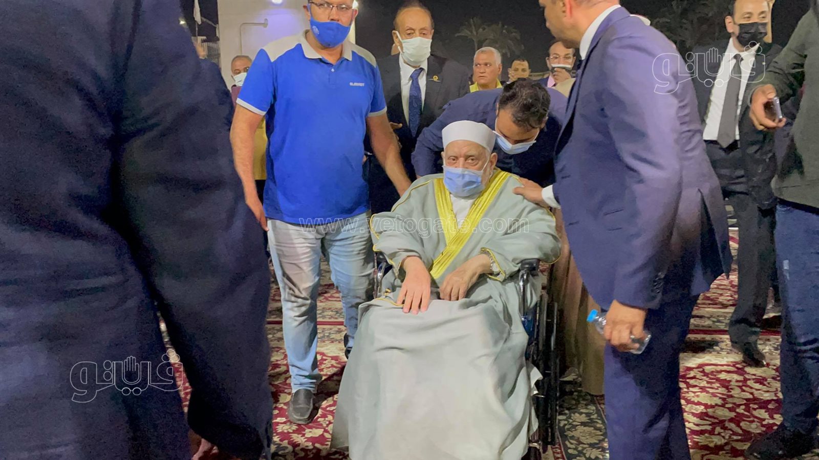 أحمد عمر هاشم ومعيط وراشد يشاركون في عزاء محمود العربي (7)