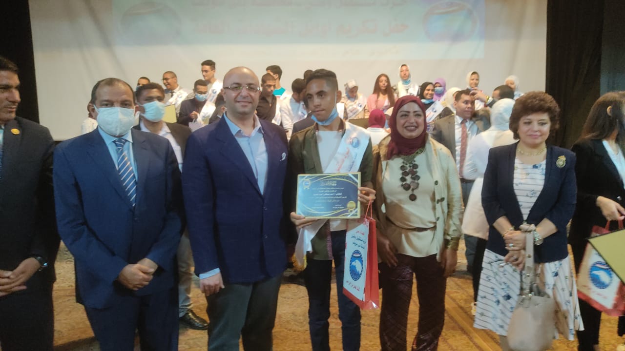 تكريم أوائل الثانوية العامة والأزهرية والدبلومات الفنية ببني سويف  (9)