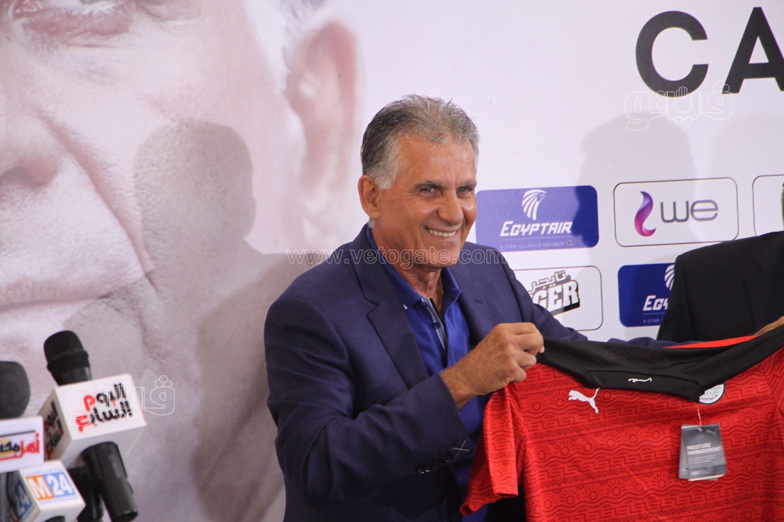 الصور الأولى لـ كارلوس كيروش مدرب المنتخب مع جهازه الفني (1)