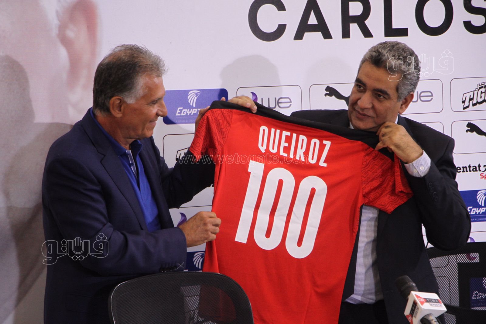 الصور الأولى لـ كارلوس كيروش مدرب المنتخب مع جهازه الفني (9)