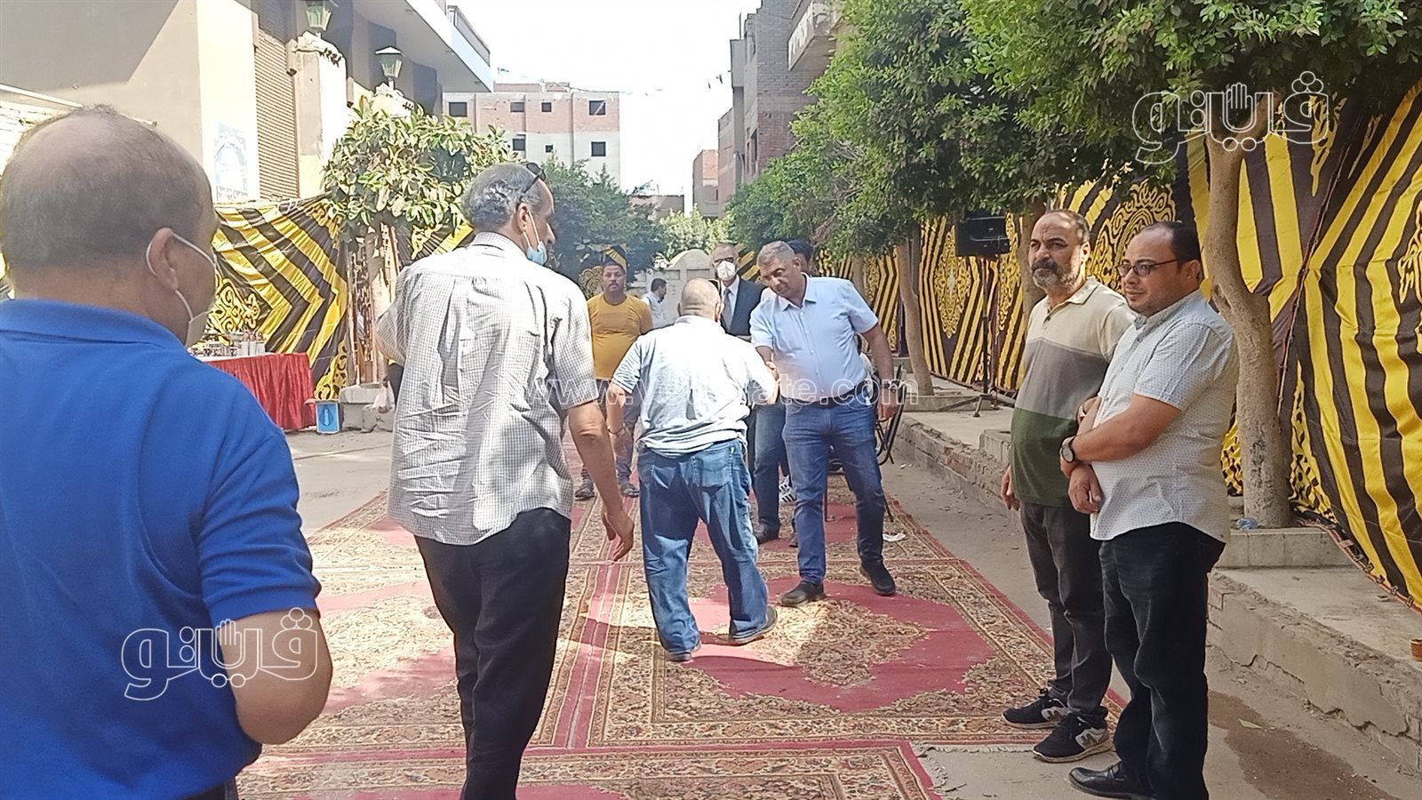 توافد محبي الشيخ الشعراوي على مسقط رأسه للمشاركة في تشييع جثمان ابنه (1)