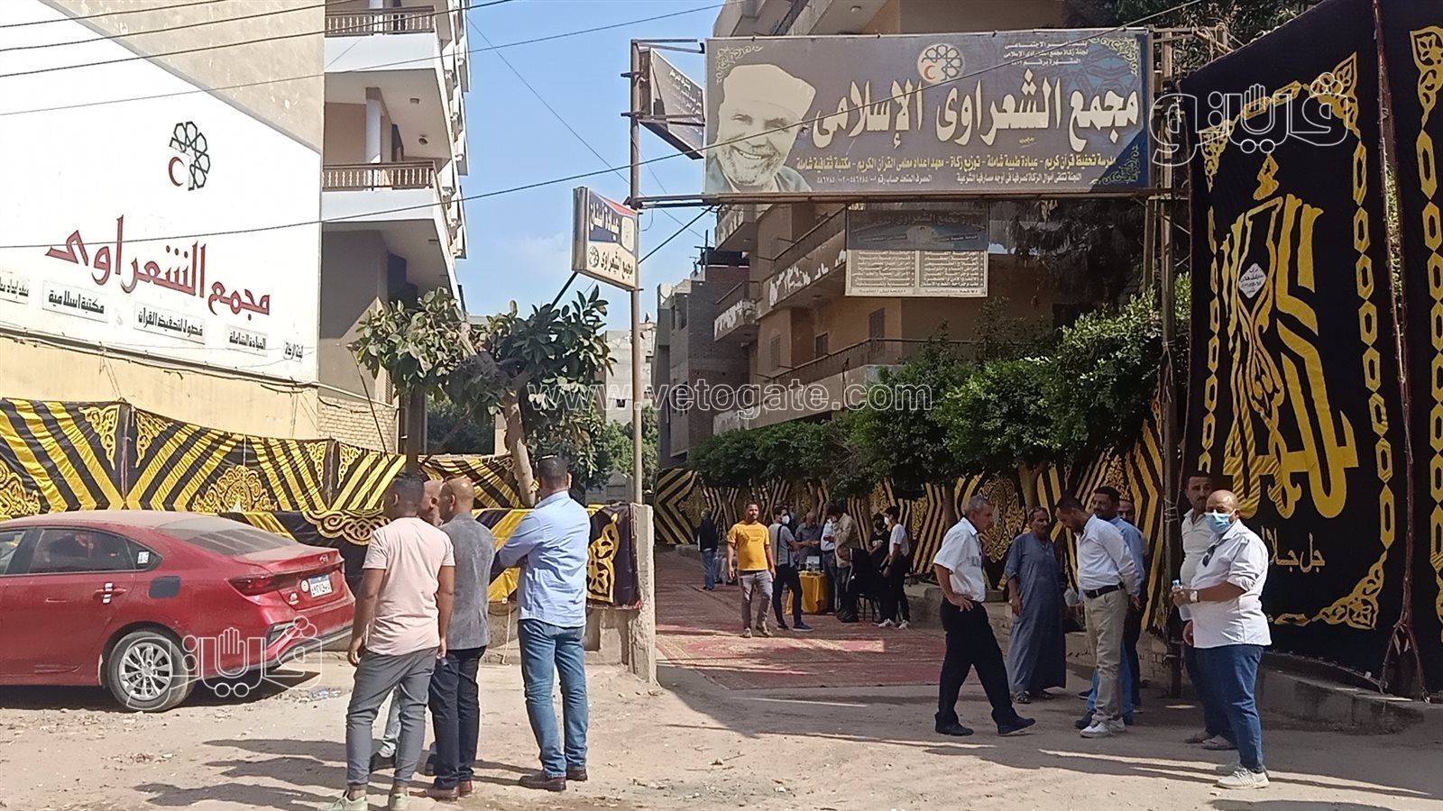 توافد محبي الشيخ الشعراوي على مسقط رأسه للمشاركة في تشييع جثمان ابنه (2)