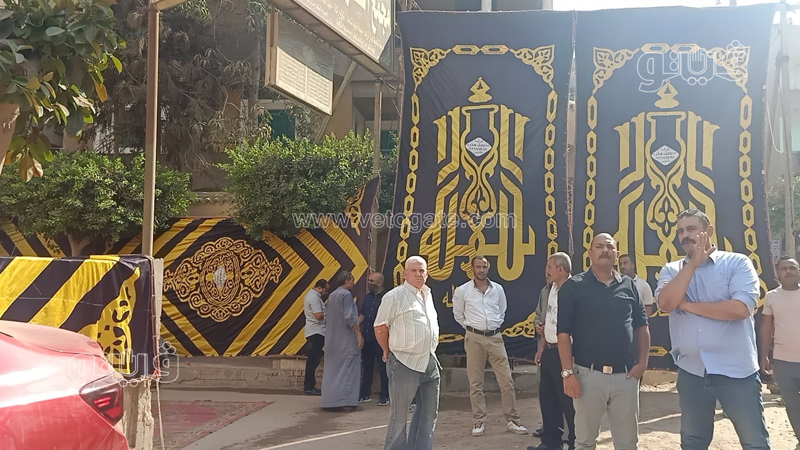 توافد محبي الشيخ الشعراوي على مسقط رأسه للمشاركة في تشييع جثمان ابنه (3)