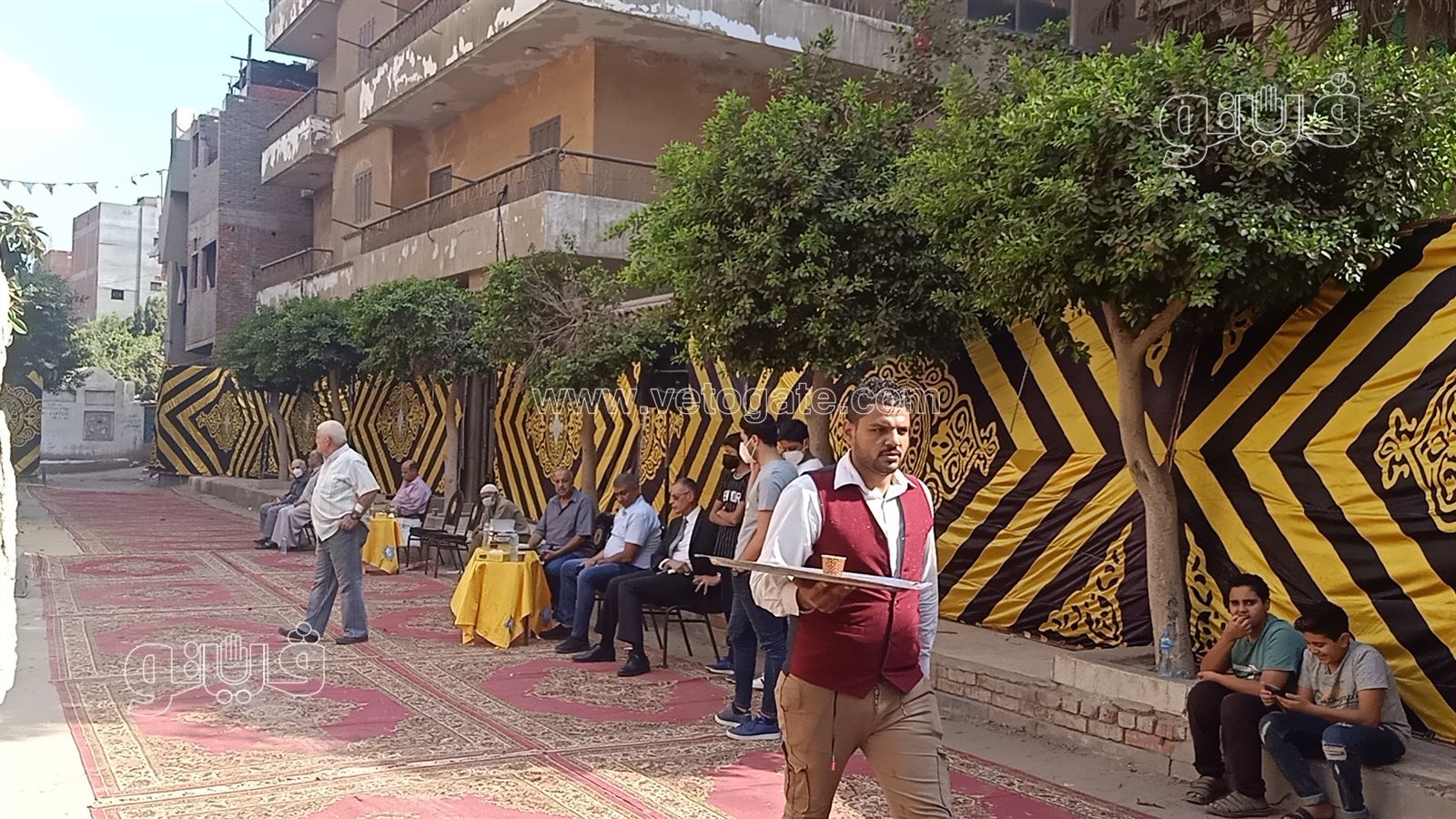 توافد محبي الشيخ الشعراوي على مسقط رأسه للمشاركة في تشييع جثمان ابنه (7)