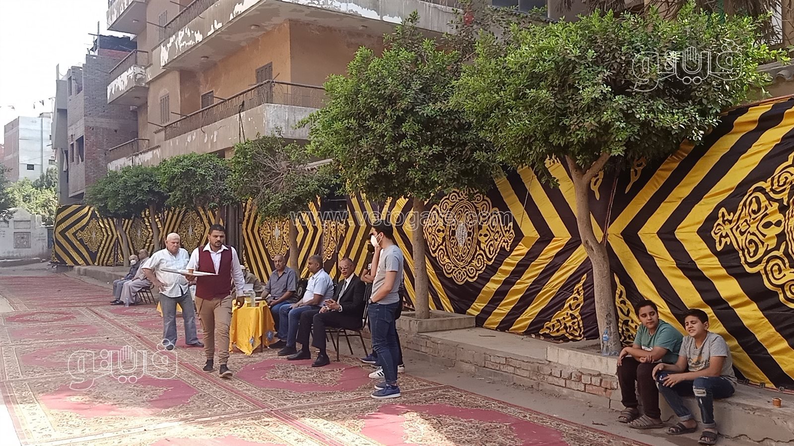 توافد محبي الشيخ الشعراوي على مسقط رأسه للمشاركة في تشييع جثمان ابنه (8)