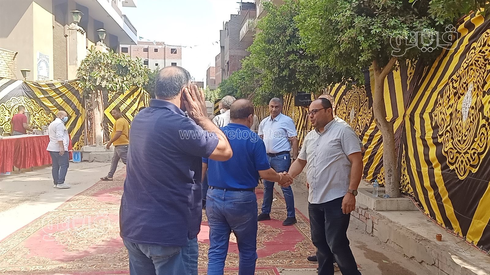 توافد محبي الشيخ الشعراوي على مسقط رأسه للمشاركة في تشييع جثمان ابنه (10)