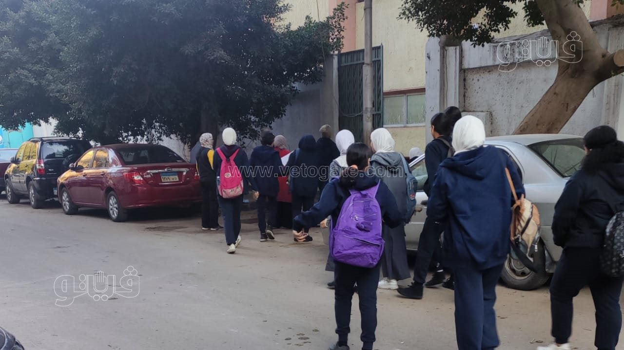 بدء توافد طلاب المدارس في أول أيام انتظام الدراسة بالجمهورية (5)