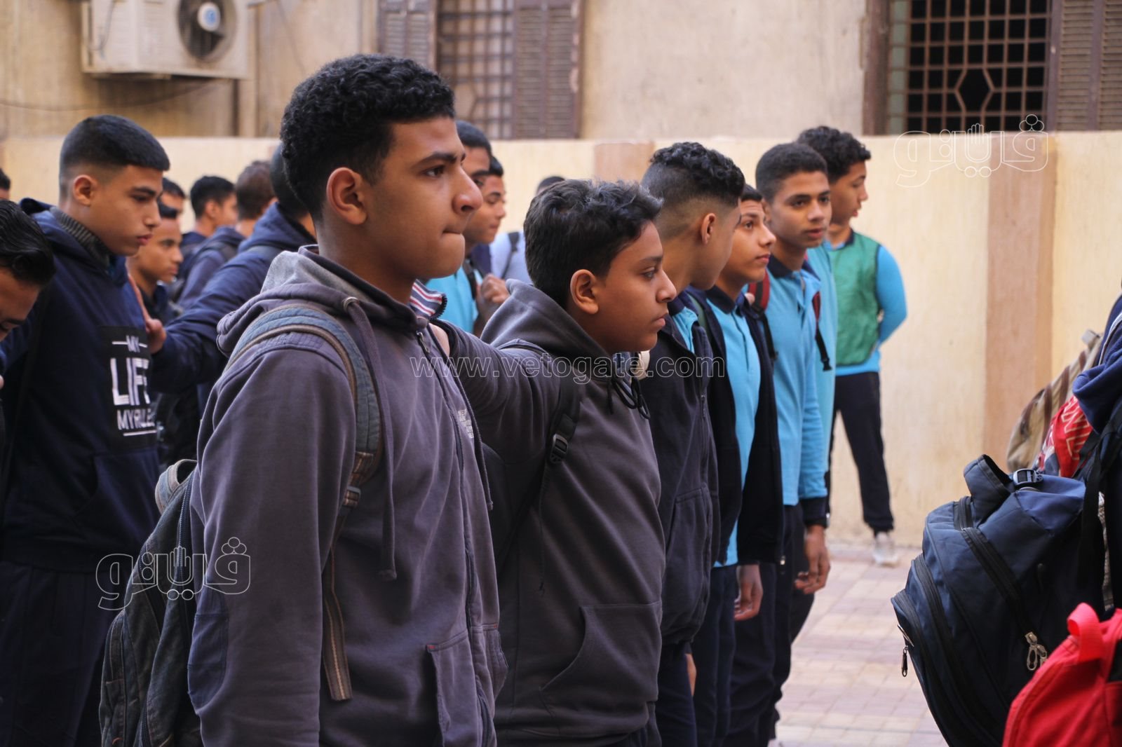 بدء توافد طلاب المدارس في أول أيام انتظام الدراسة بالجمهورية (9)