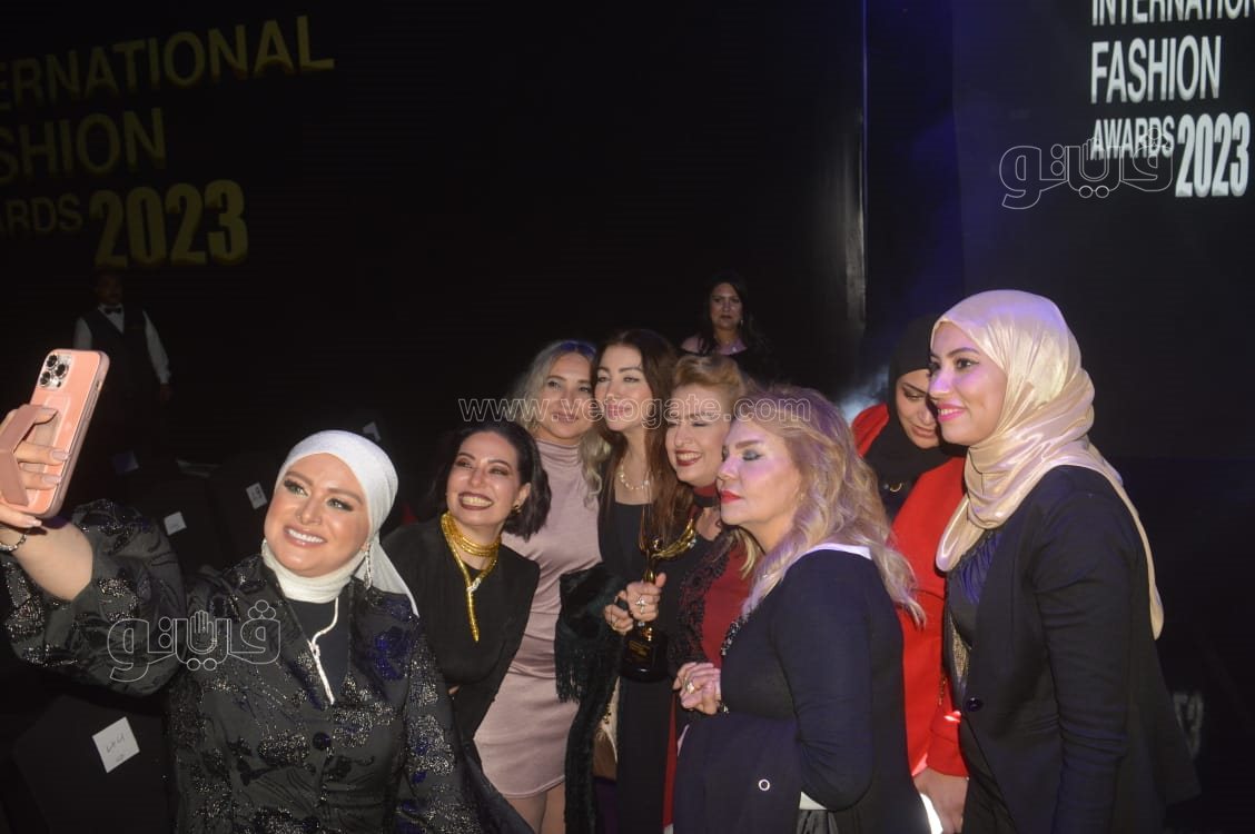 عبير صبرى وسيمون أبرز الحضور في فاشون أوورد فى دورته التاسعة (24)