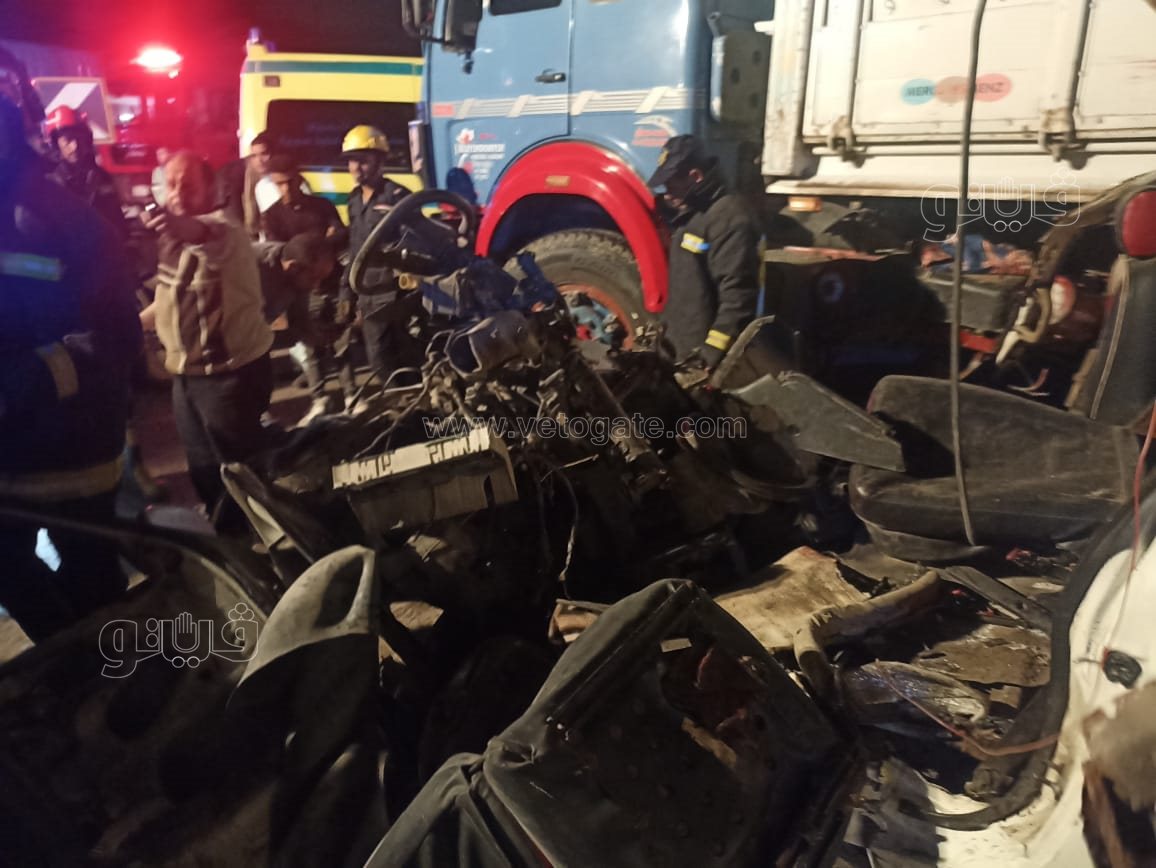 تصادم سيارة نقل ثقيل بميكروباص بالإسكندرية (3)
