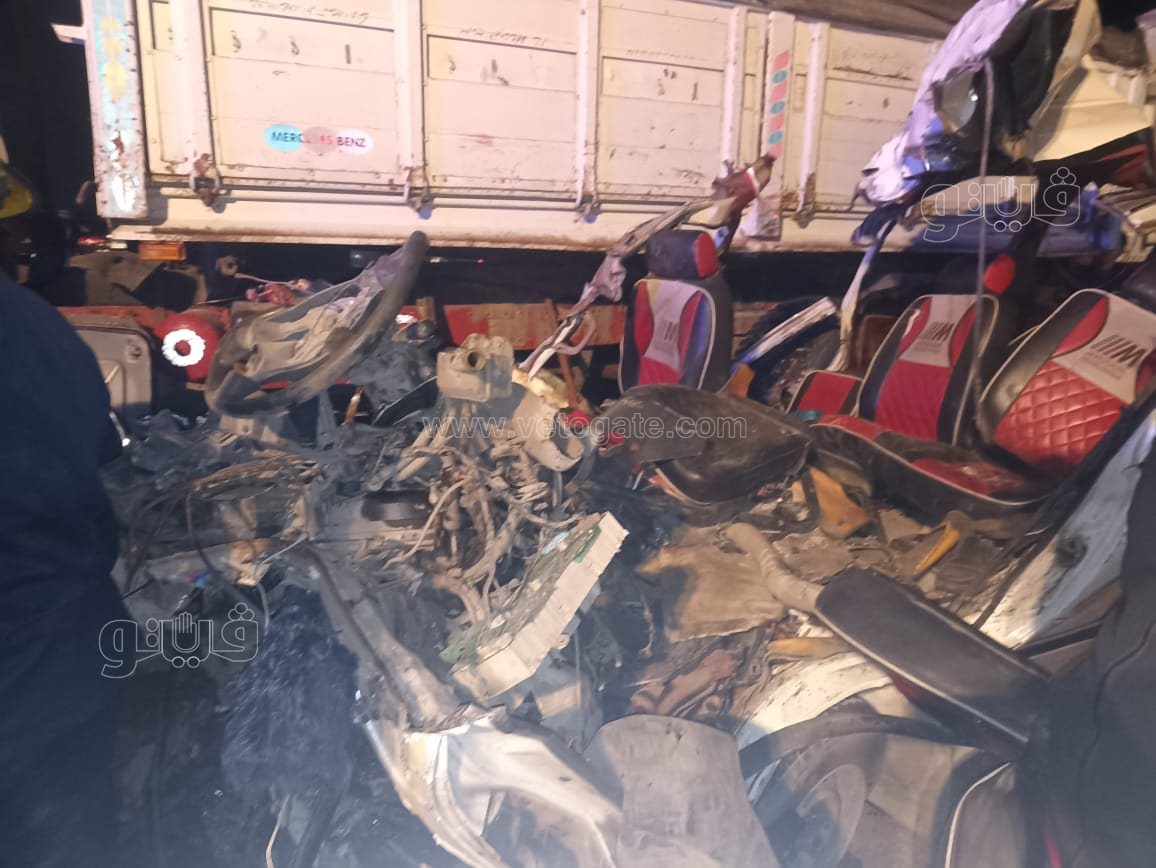 تصادم سيارة نقل ثقيل بميكروباص بالإسكندرية (1)