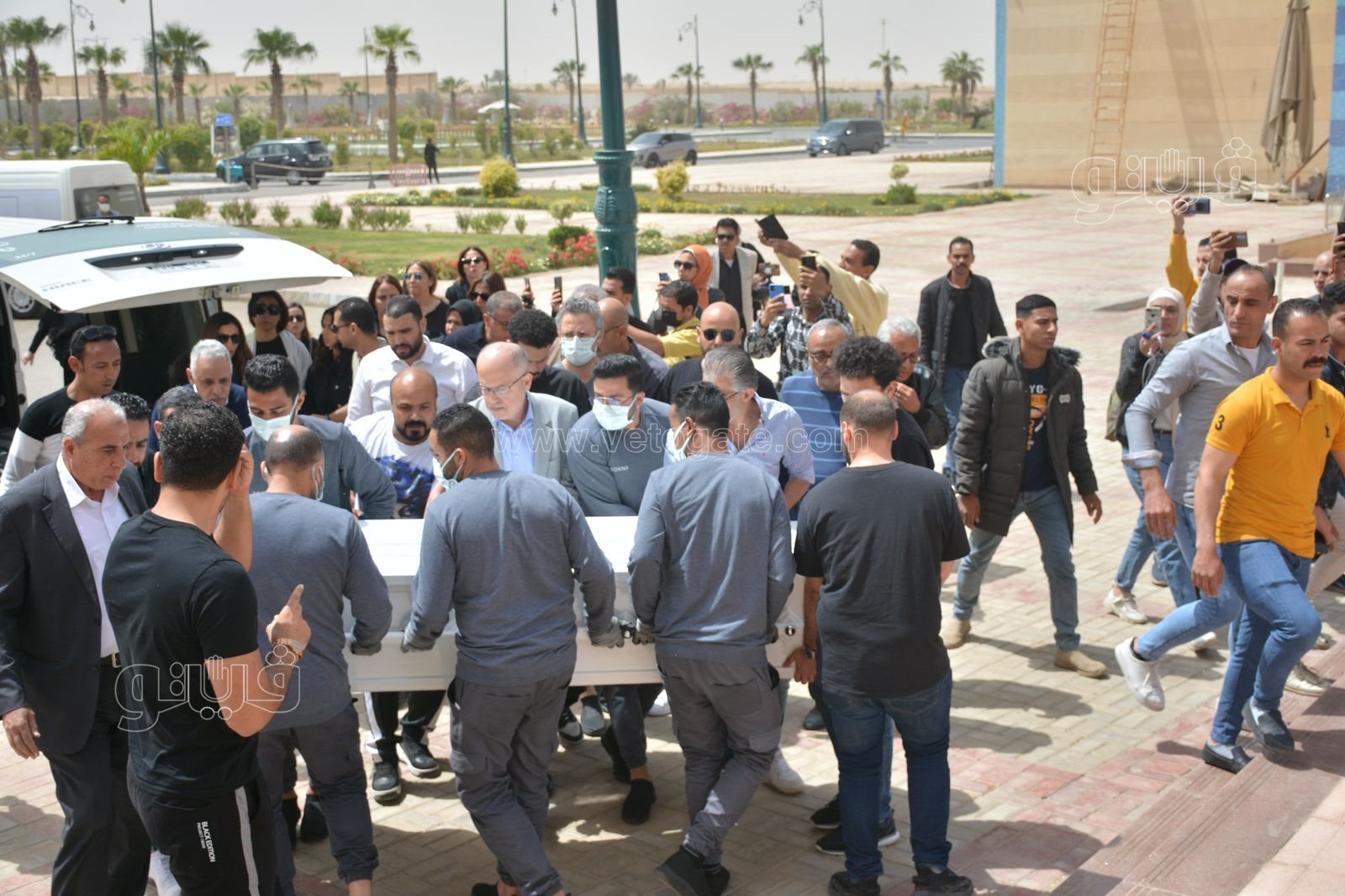 مراسم تشييع جثمان والد الفنانة دينا الشربيني (1)